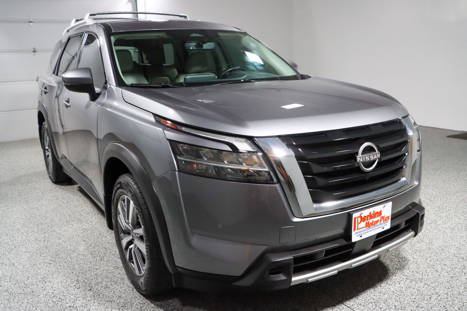 Used 2023 Nissan Pathfinder SL FWD image 5