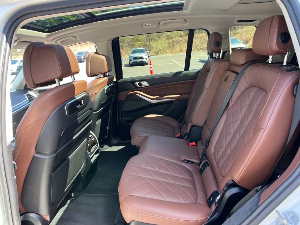Used 2023 BMW X7 xDrive40i w/ Premium Package image 23