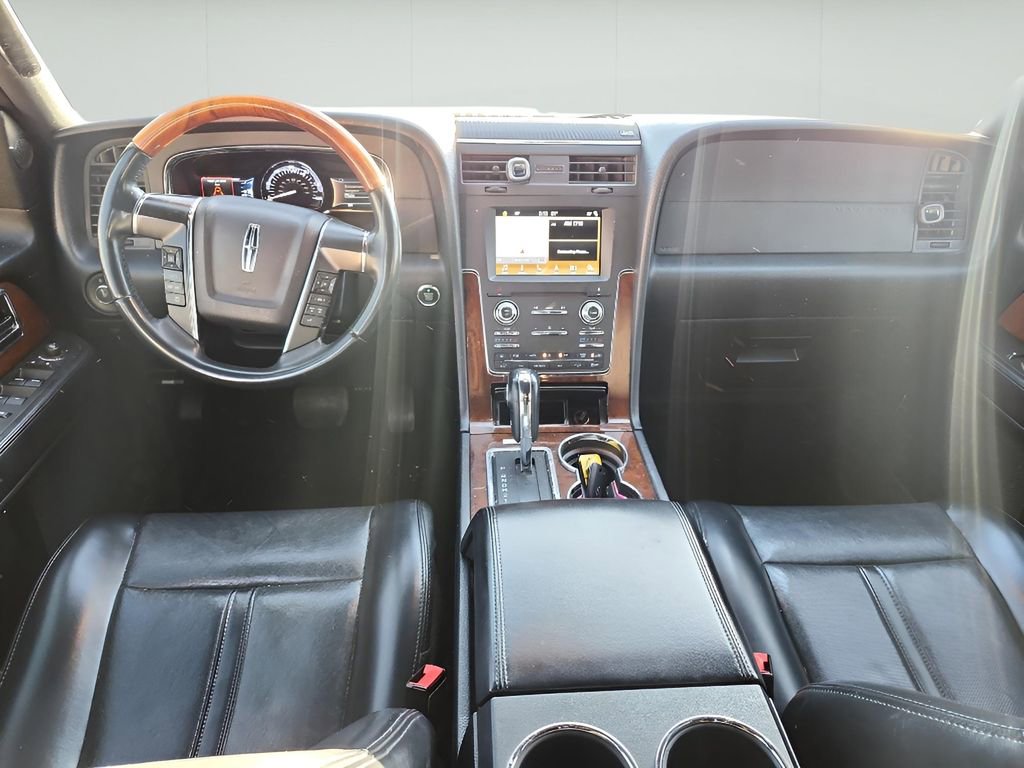 Used 2017 Lincoln Navigator Select image 15