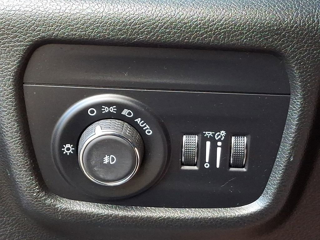 Used 2023 Jeep Grand Cherokee L Limited AWD/4WD image 24