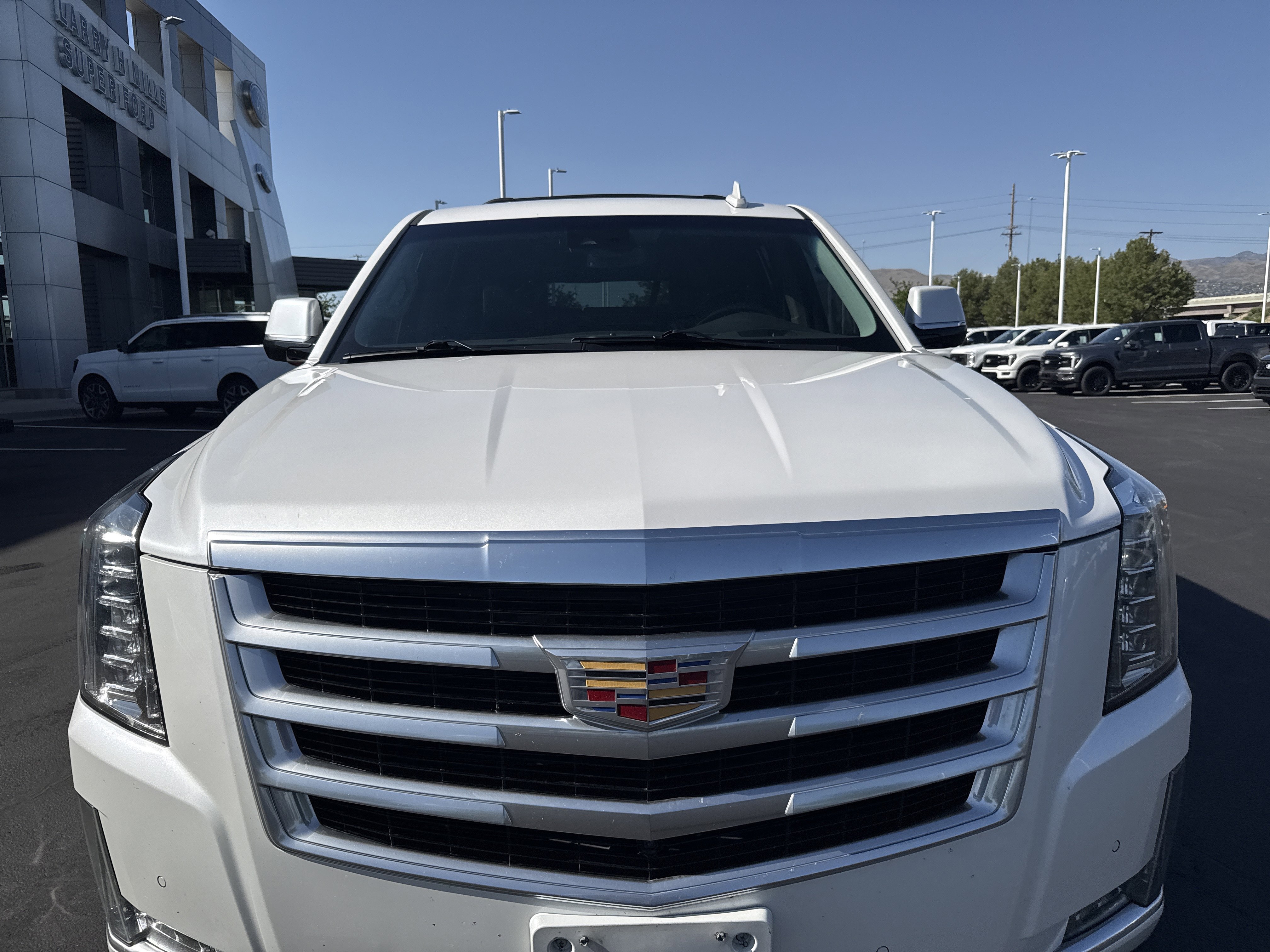 Used 2019 Cadillac Escalade ESV Luxury AWD/4WD image 8