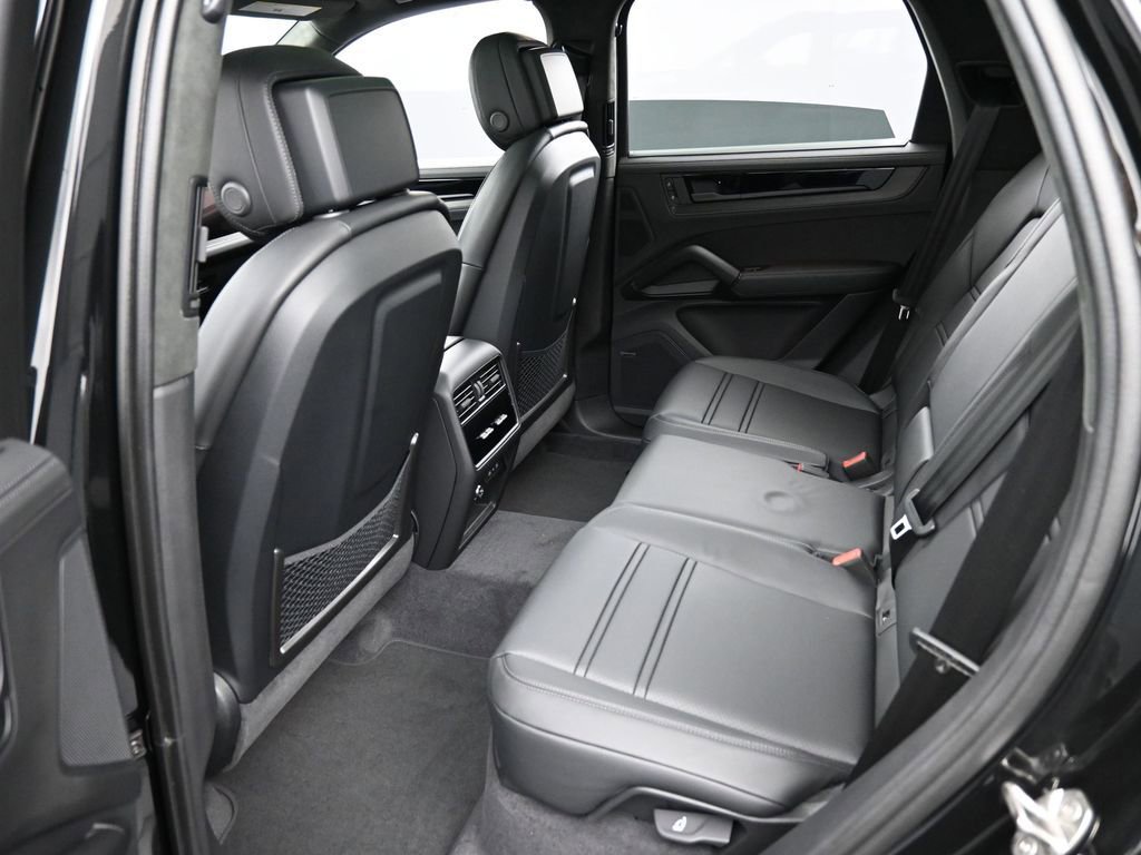New 2026 Porsche Cayenne GTS image 25