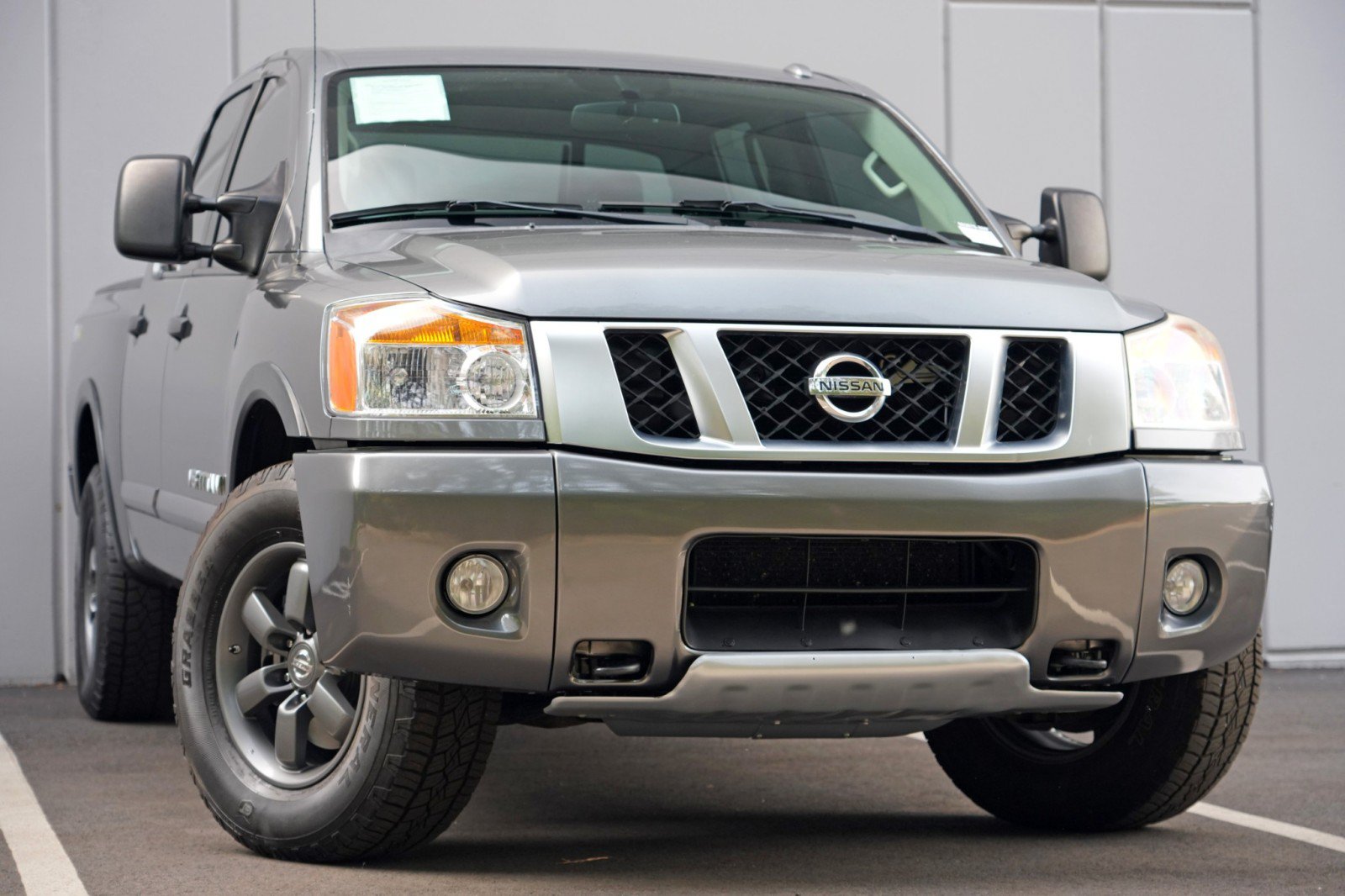 Used 2015 Nissan Titan PRO-4X AWD/4WD image 2