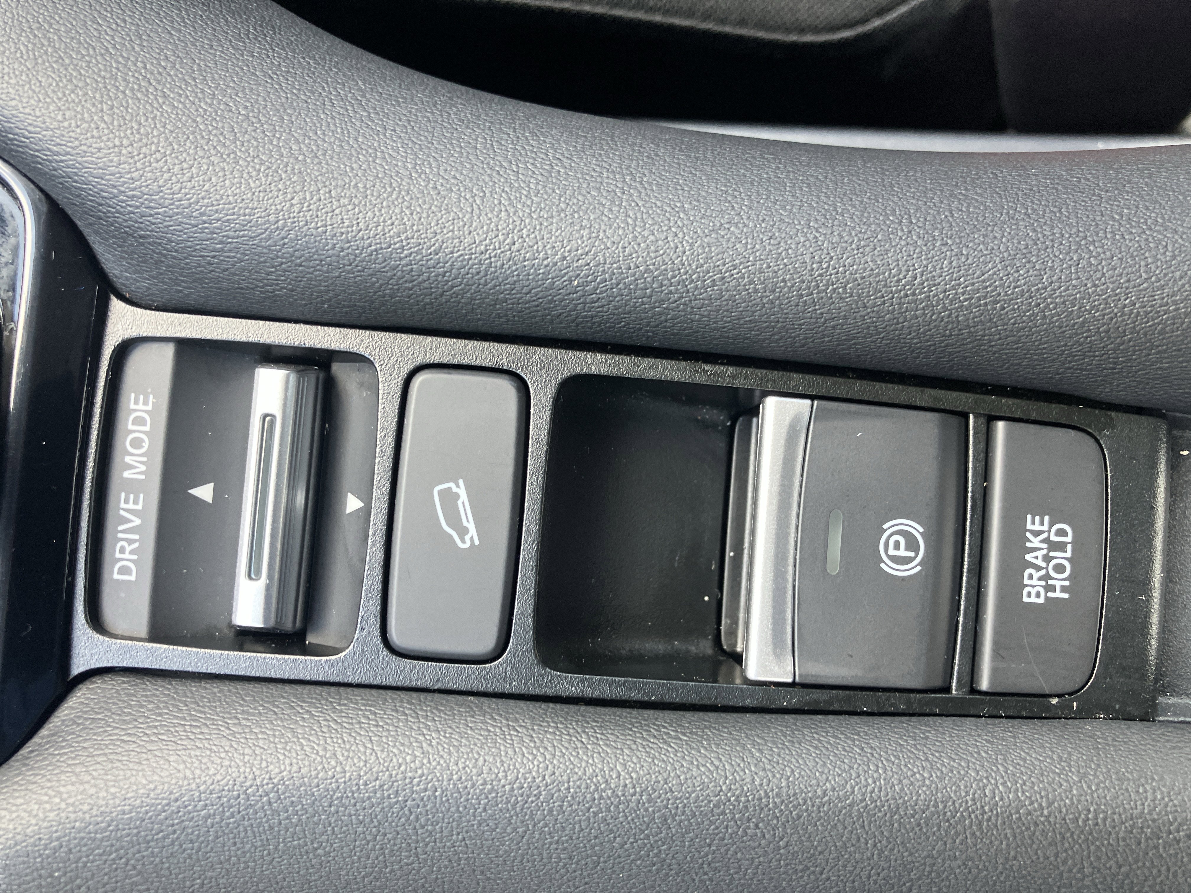 Used 2023 Honda HR-V LX image 27