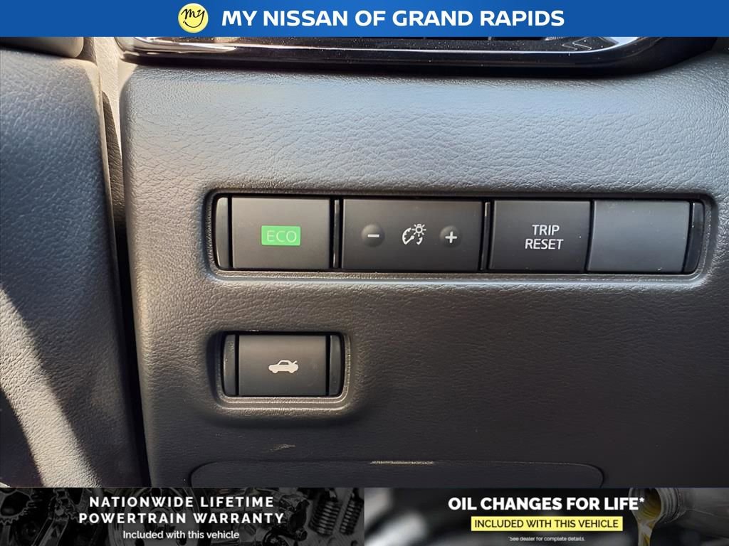 New 2025 Nissan Sentra SR image 24