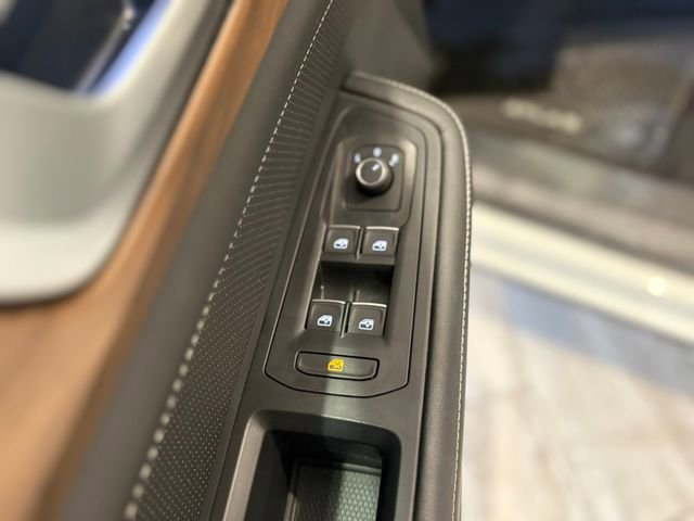 Used 2025 Volkswagen Atlas SE image 28