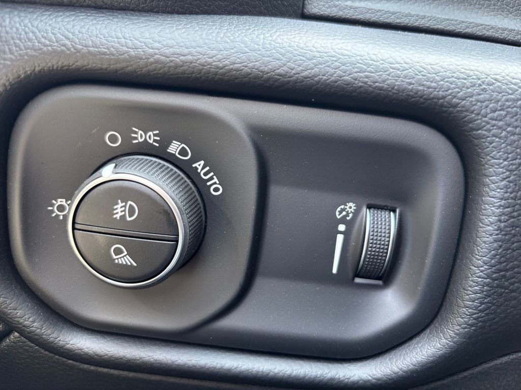 New 2026 RAM 3500 Big Horn AWD/4WD image 19