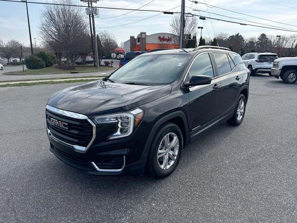 Used 2022 GMC Terrain SLE w/ Driver Convenience Package FWD image 3