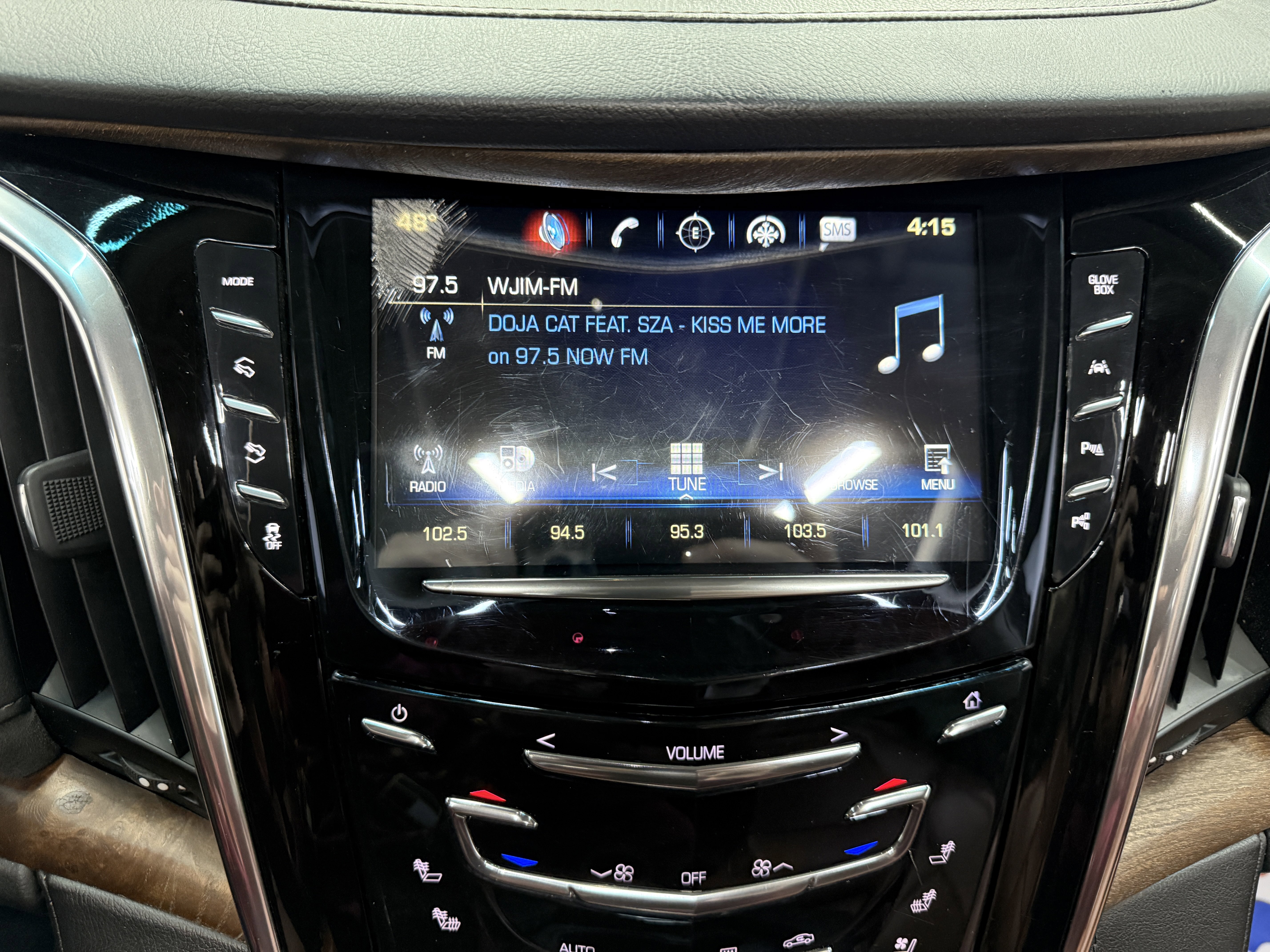 Used 2018 Cadillac Escalade Luxury AWD/4WD image 21