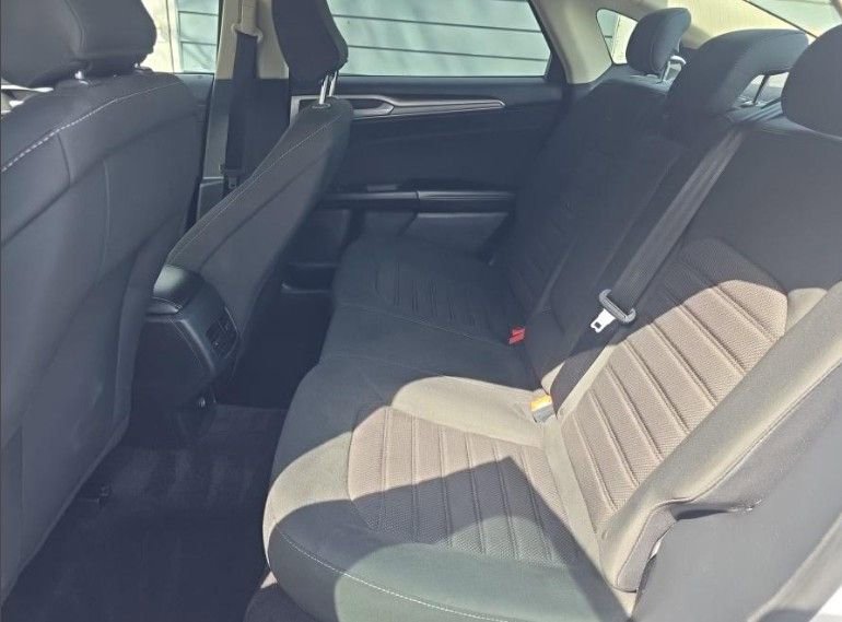 Used 2020 Ford Fusion SE image 4