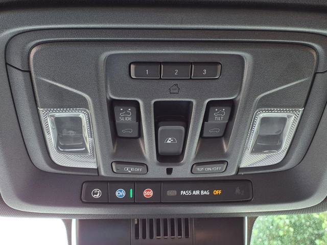 Used 2024 Chevrolet Silverado 2500 ZR2 w/ Technology Package image 18