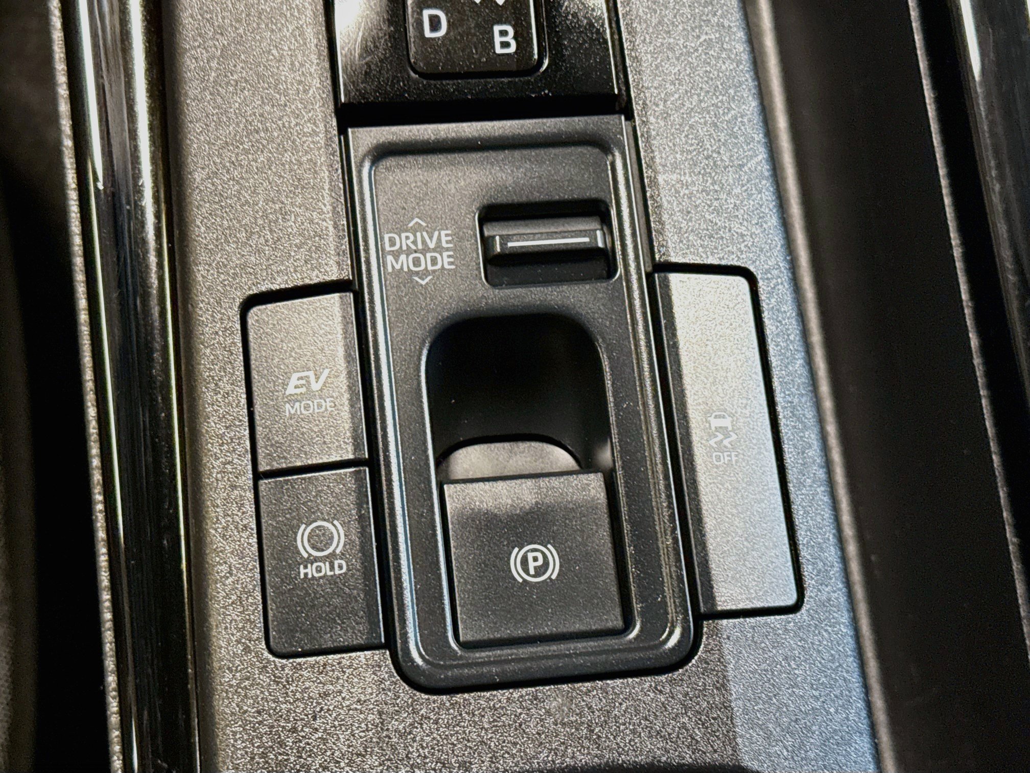 Used 2025 Toyota Prius LE FWD image 26