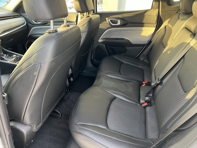 Used 2025 Jeep Compass Latitude image 28