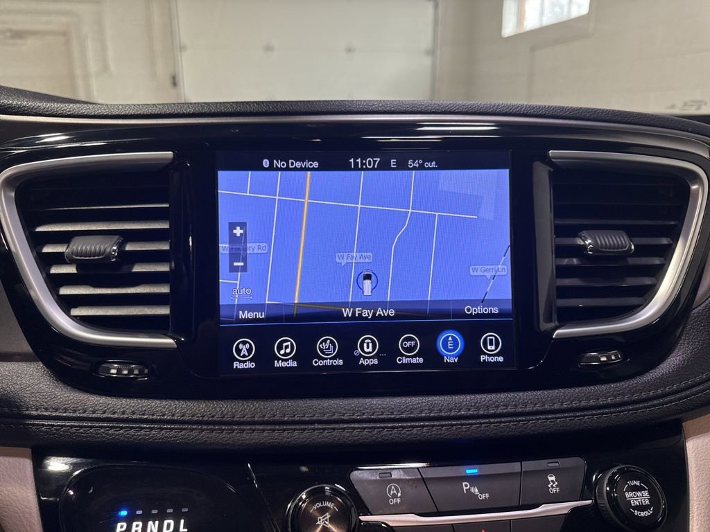 Used 2017 Chrysler Pacifica Limited w/ UConnect Theater Package image 24