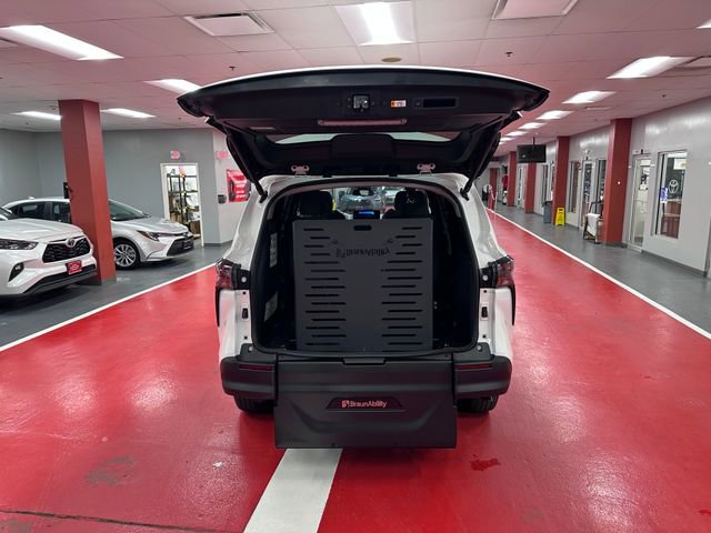 Used 2026 Toyota Sienna LE image 24