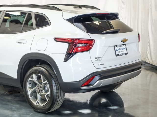 Used 2025 Chevrolet Trax LT w/ LT Convenience Package FWD image 10
