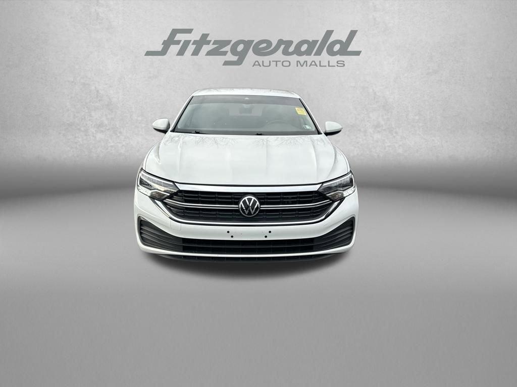 Used 2022 Volkswagen Jetta S image 2