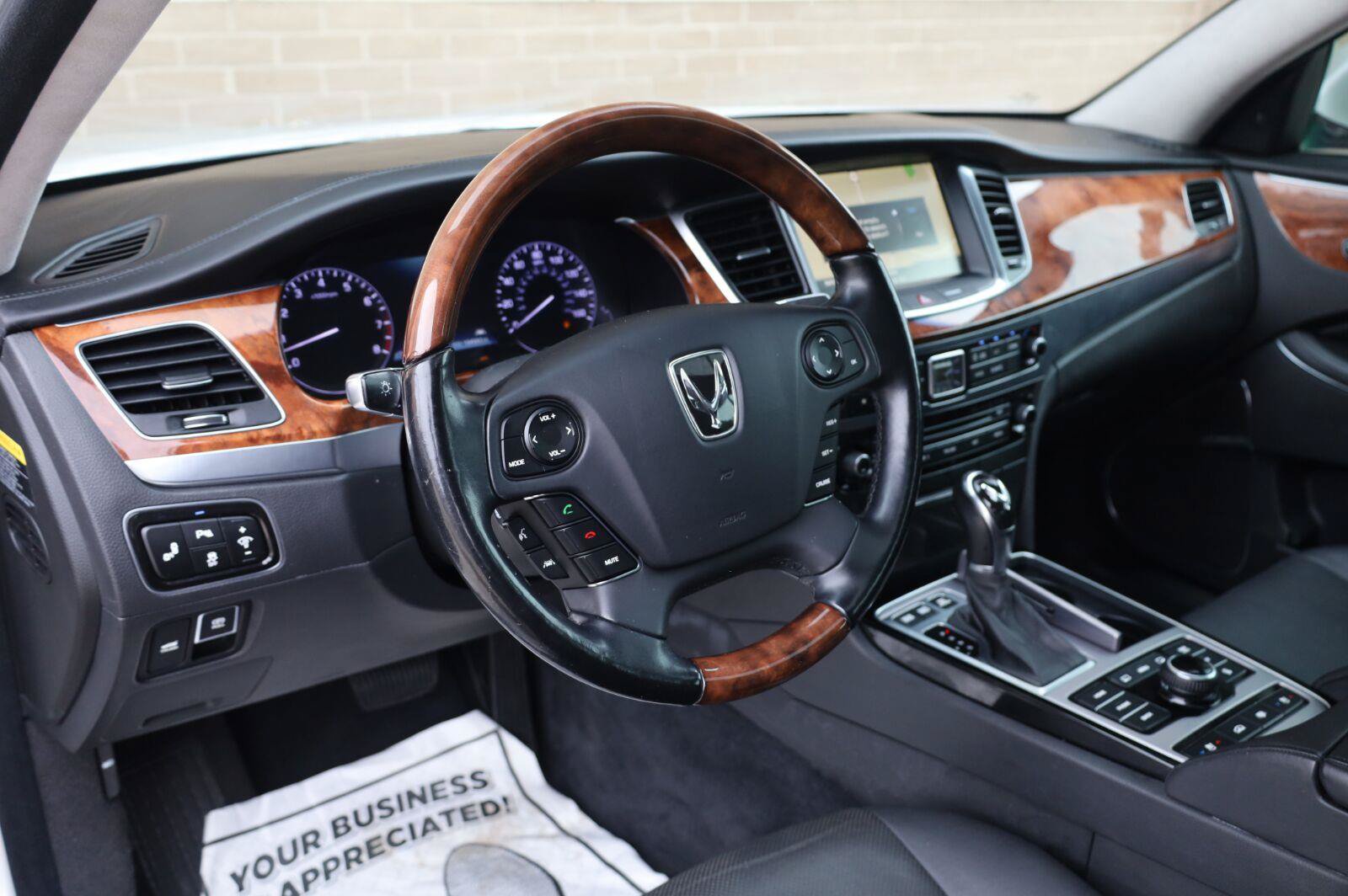 Used 2015 Hyundai Equus Signature RWD image 13