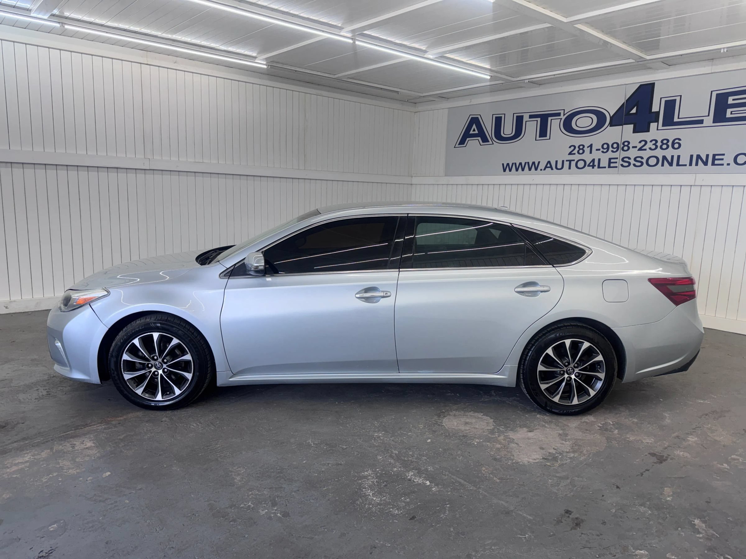 Used 2016 Toyota Avalon XLE FWD image 8