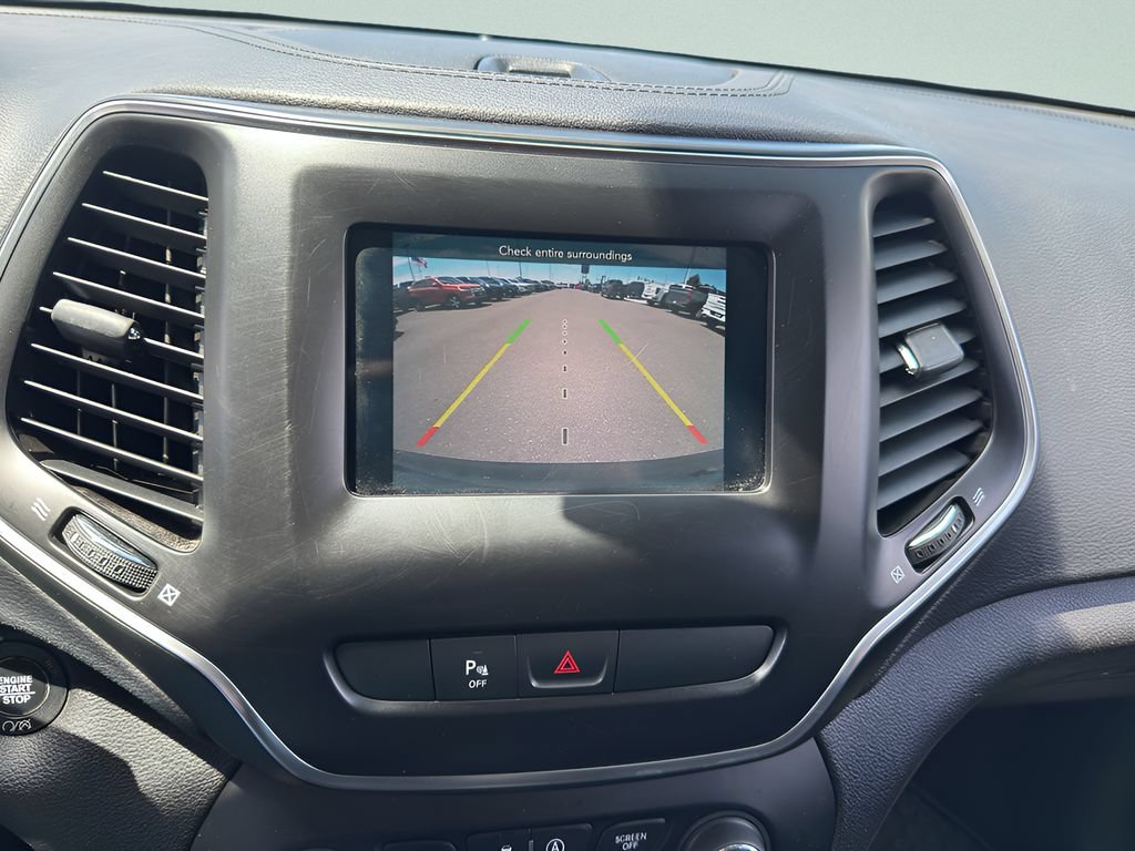 Used 2019 Jeep Cherokee Latitude Plus w/ Cold Weather Group AWD/4WD image 21