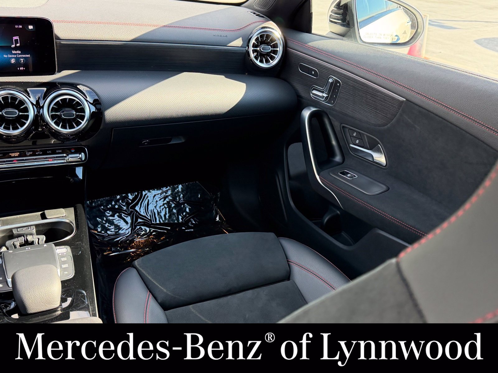 Used 2023 Mercedes-Benz CLA 250 4MATIC image 19