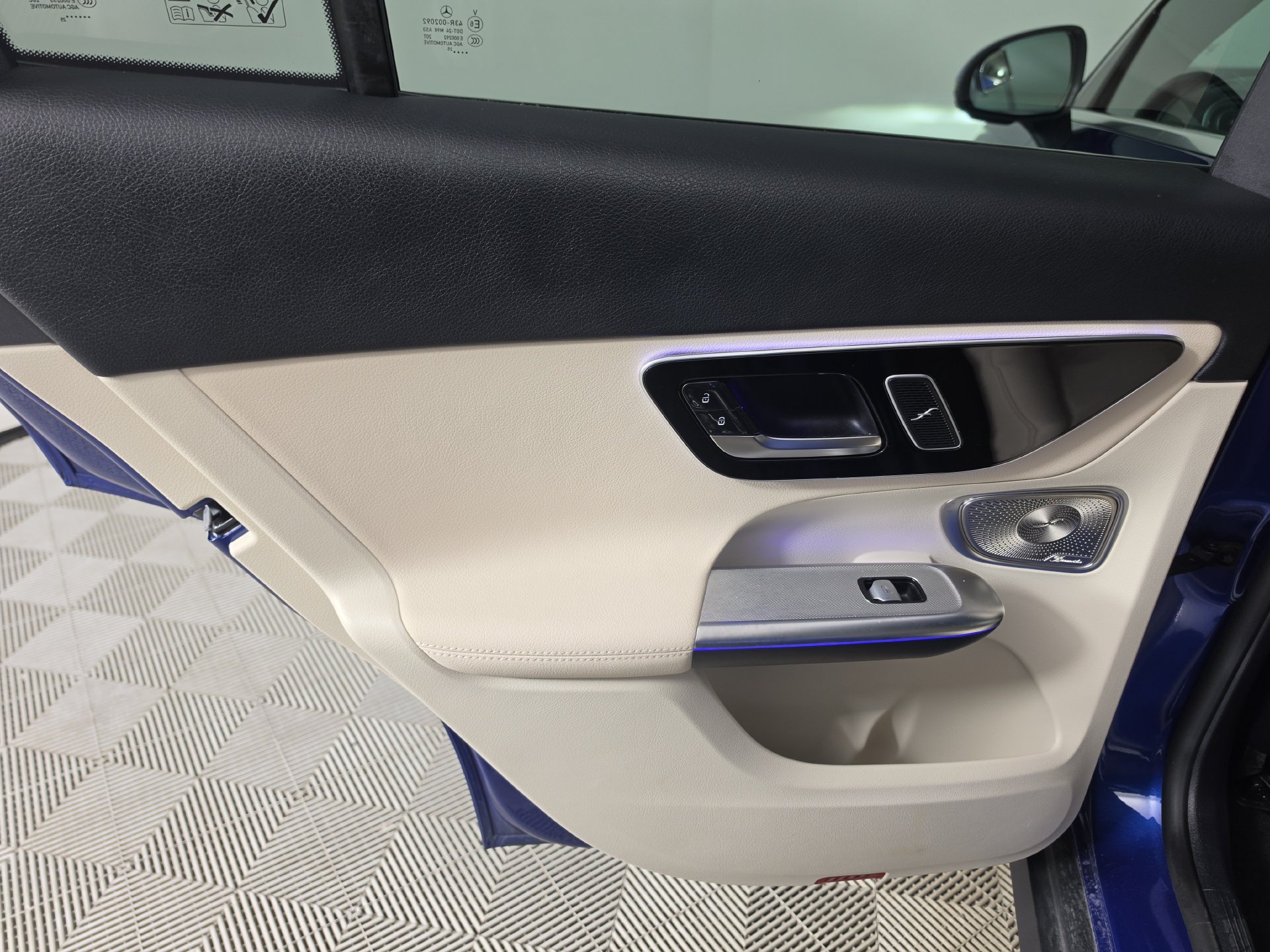 Used 2025 Mercedes-Benz GLC 300 image 36