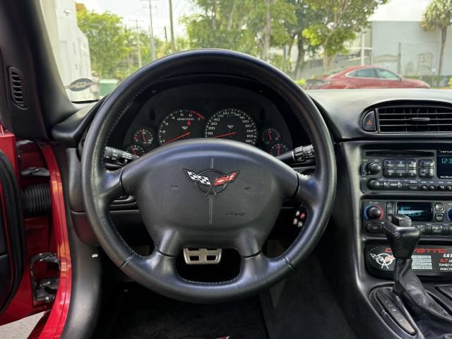 Used 2000 Chevrolet Corvette Coupe w/ Performance Handling Pkg RWD image 11