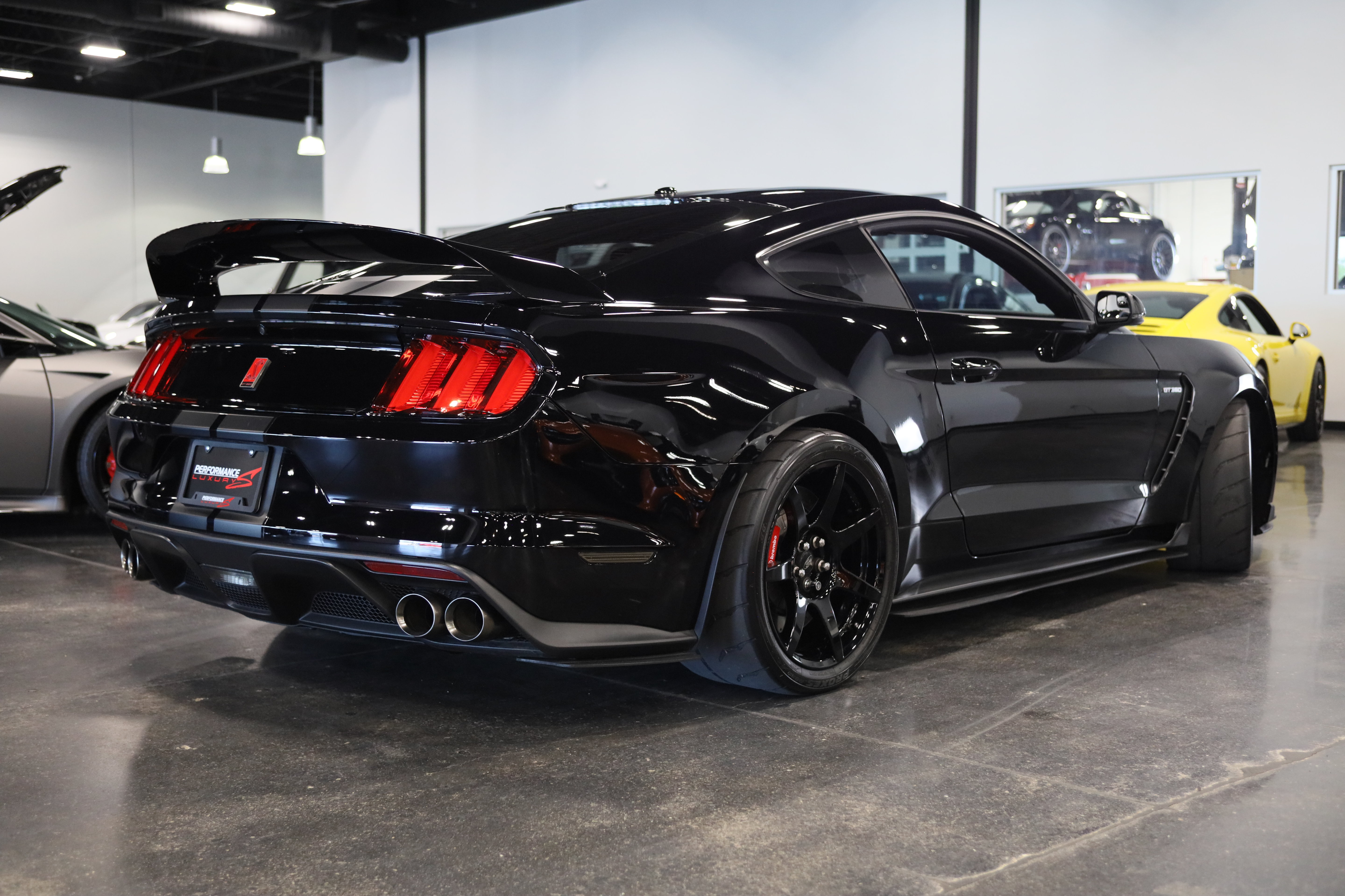 Used 2018 Ford Mustang Shelby GT350R w/ GT350R Equipment Group 920A RWD image 6