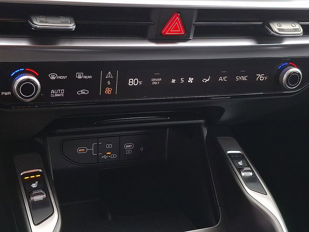 Certified 2025 Kia Sorento EX image 22