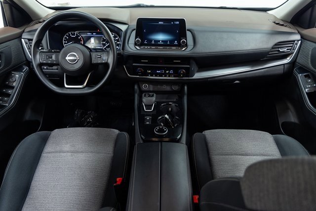 Used 2023 Nissan Rogue SV image 23