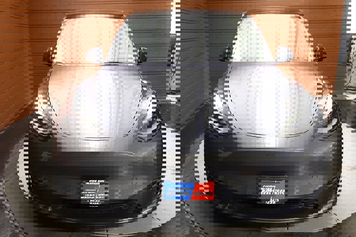 Used 2023 Tesla Model Y Long Range image 3