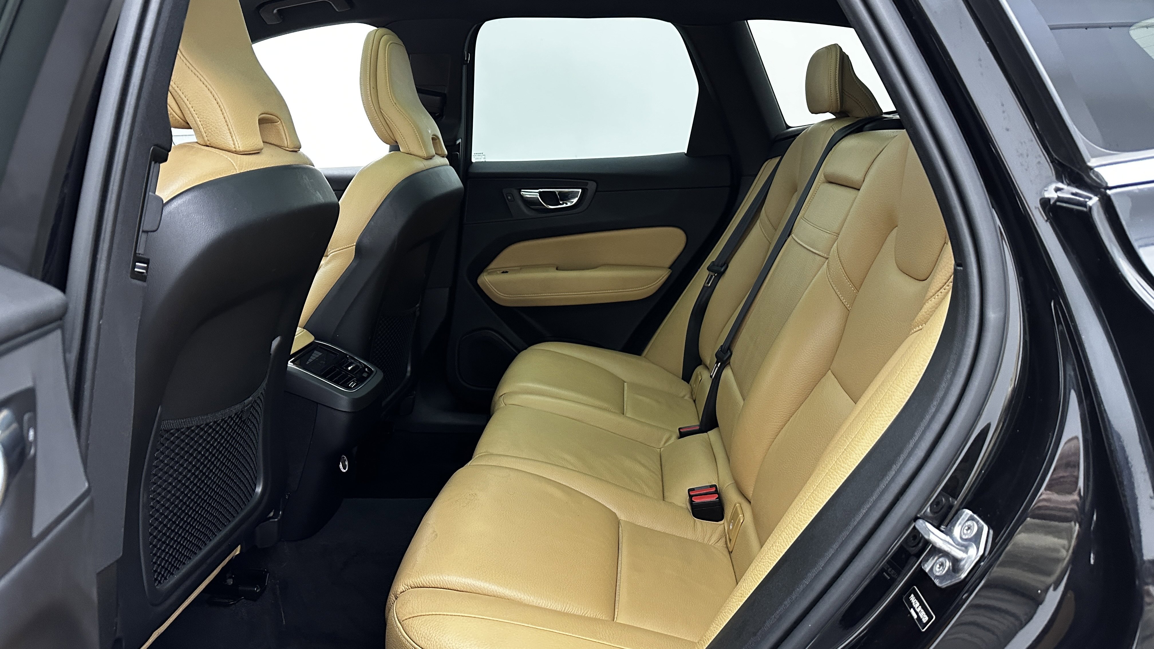 Used 2019 Volvo XC60 T6 Inscription w/ Protection Package Premier image 28