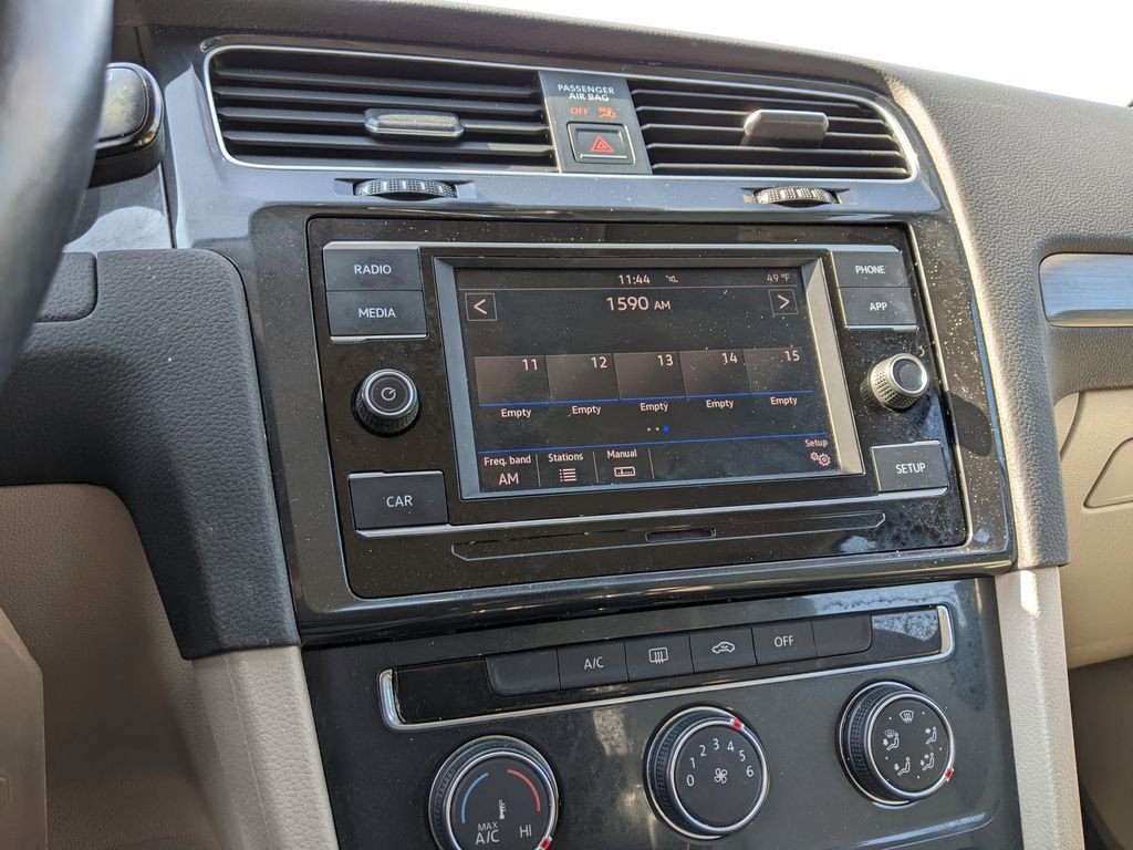 Used 2018 Volkswagen Golf S image 16