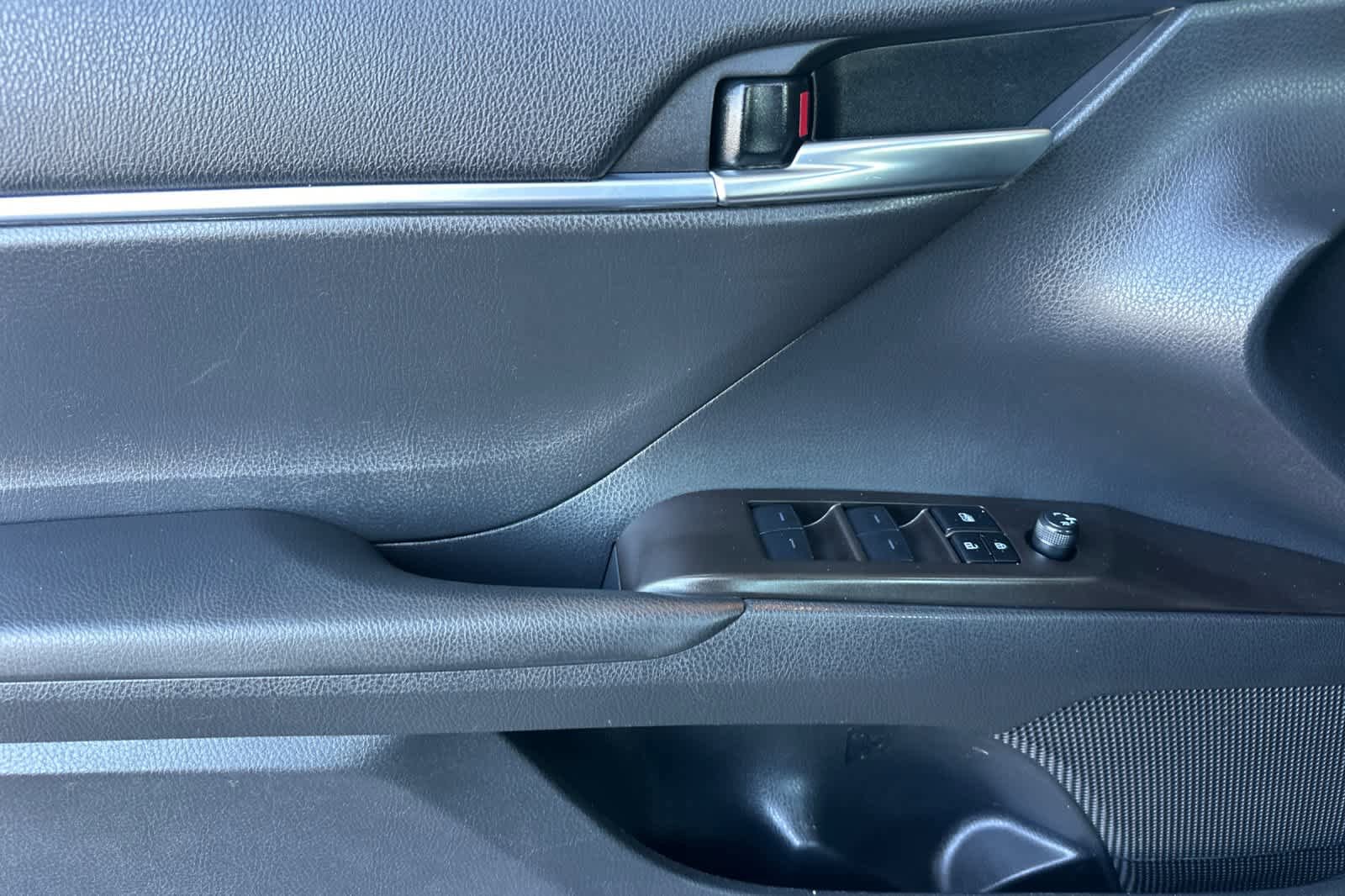 Used 2024 Toyota Camry SE FWD image 12