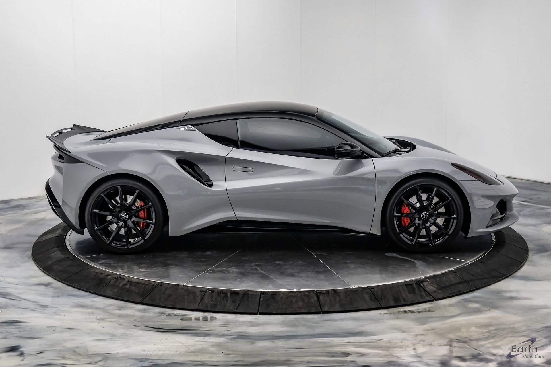 Used 2025 Lotus Emira RWD image 25