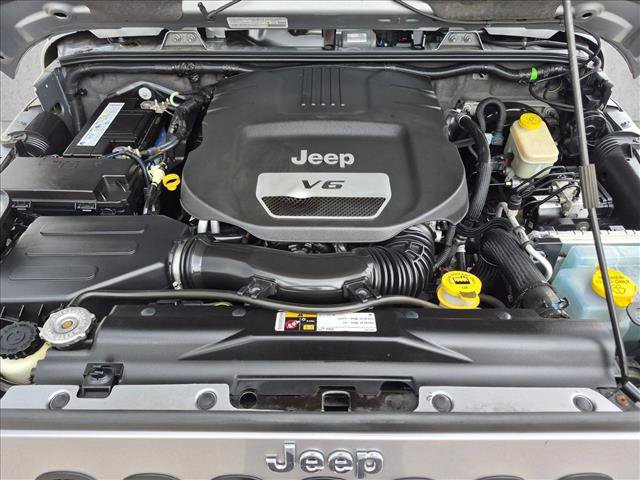 Used 2014 Jeep Wrangler Unlimited Sahara w/ Connectivity Group AWD/4WD image 20