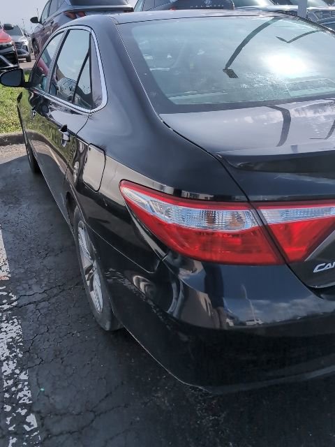 Used 2016 Toyota Camry SE image 3