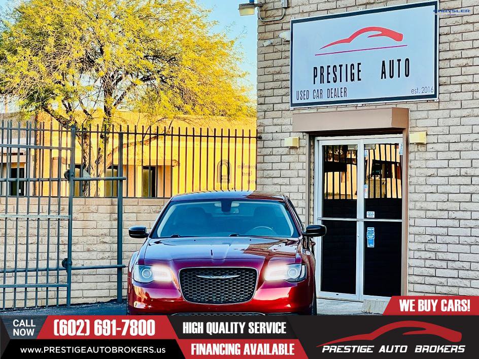 Used 2021 Chrysler 300 Touring w/ Sport Appearance Package image 3