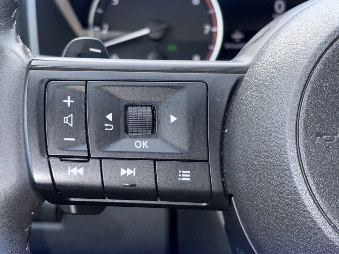 Certified 2024 Nissan Rogue SV w/ SV Premium Package FWD image 22