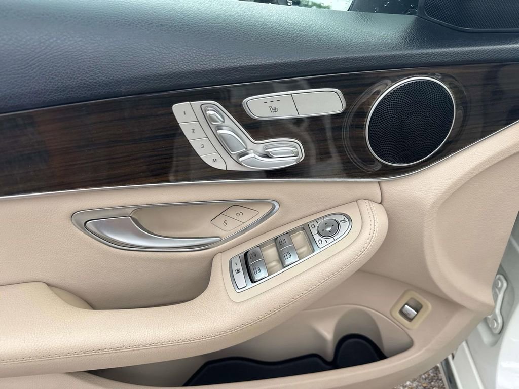 Used 2019 Mercedes-Benz C 300 Sedan image 21