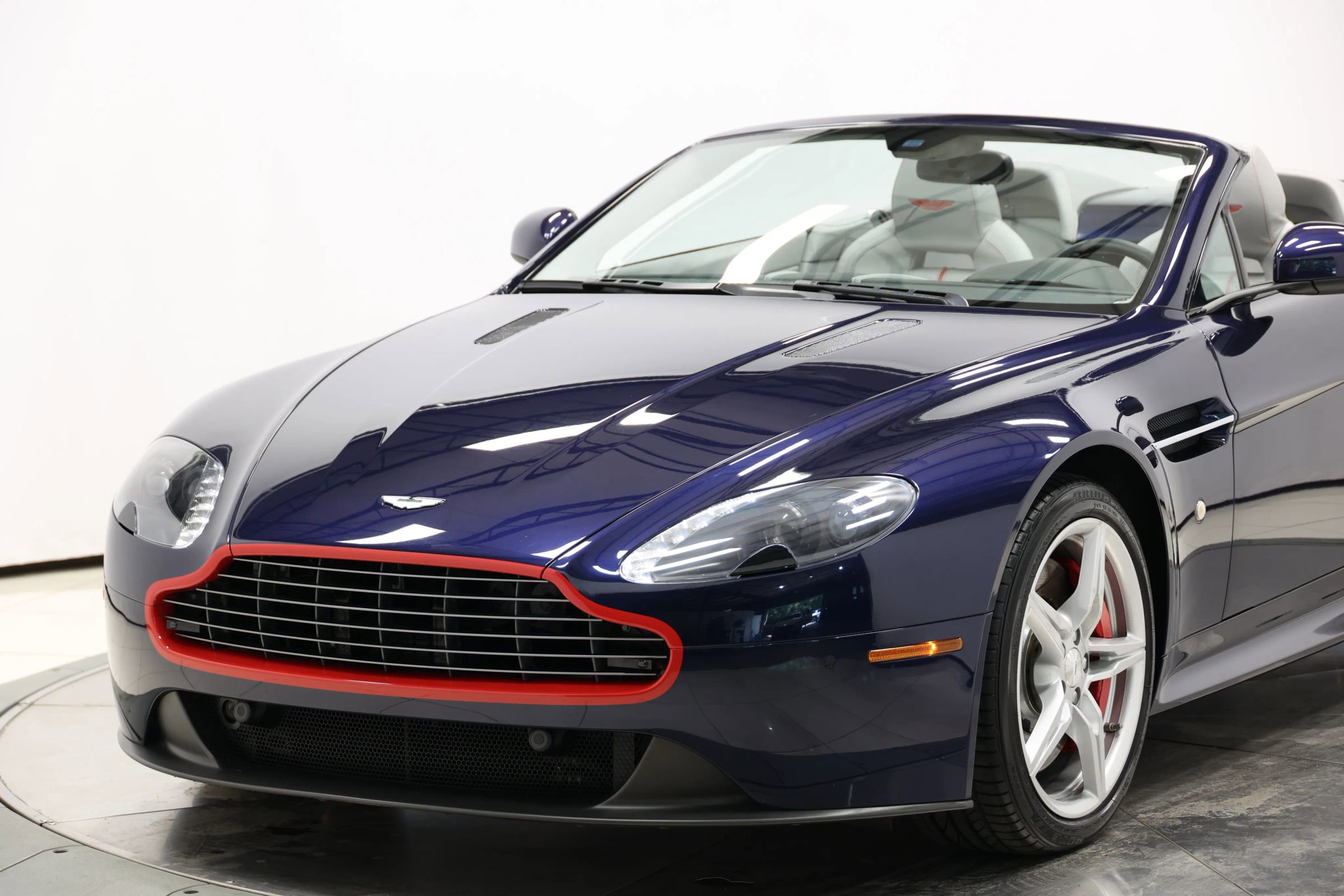 Used 2016 Aston Martin V8 Vantage GT RWD image 99