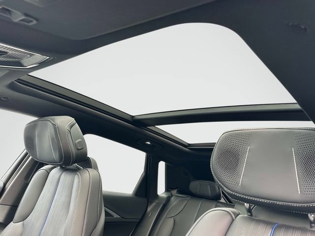 Used 2025 Cadillac Lyriq Sport image 15