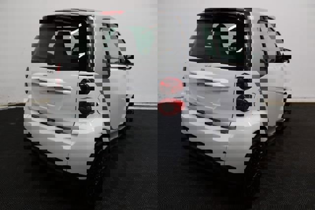 Used 2015 smart fortwo pure image 5