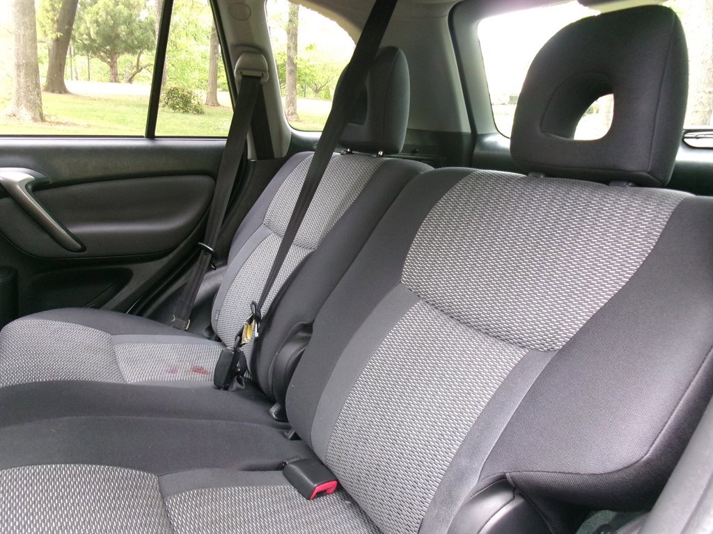 Used 2005 Toyota RAV4 2WD image 37