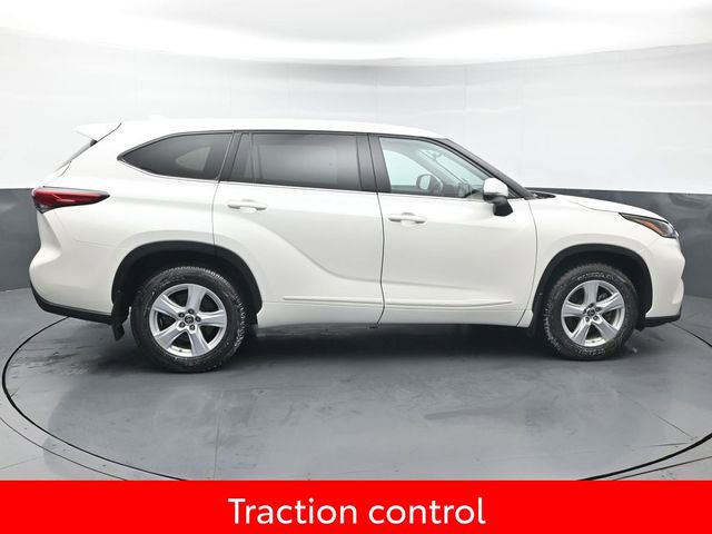 Used 2021 Toyota Highlander LE AWD/4WD image 8