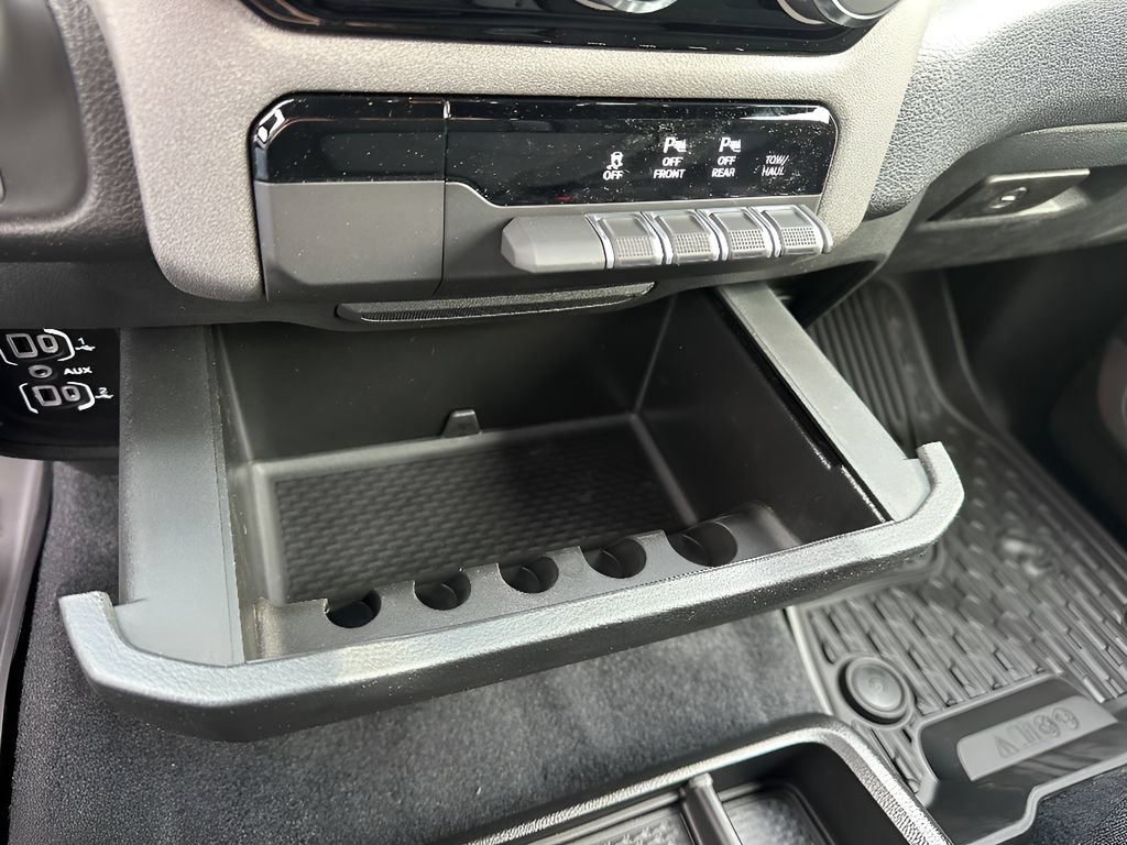 New 2026 RAM 1500 Classic Warlock AWD/4WD image 27