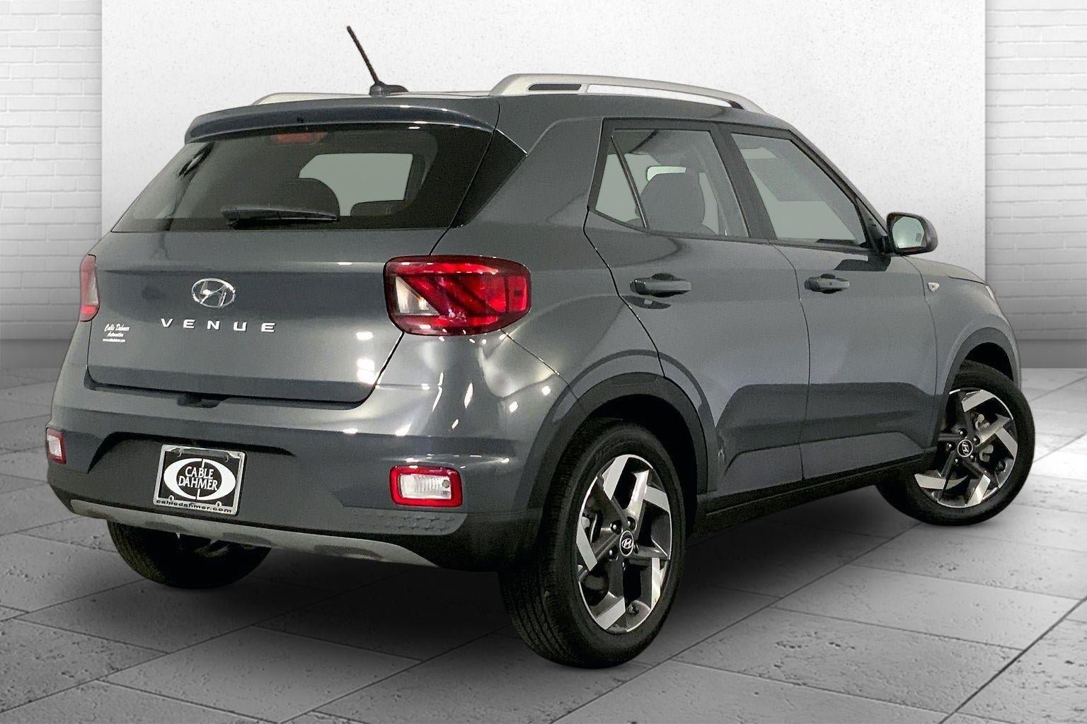 Used 2025 Hyundai Venue SEL FWD image 14