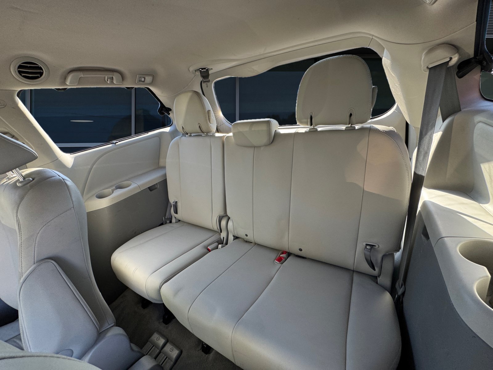 Used 2012 Toyota Sienna XLE FWD image 17
