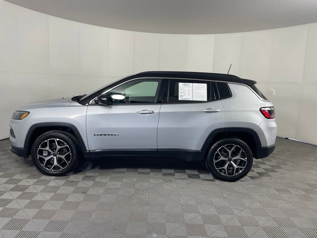 Used 2025 Jeep Compass Limited AWD/4WD image 6