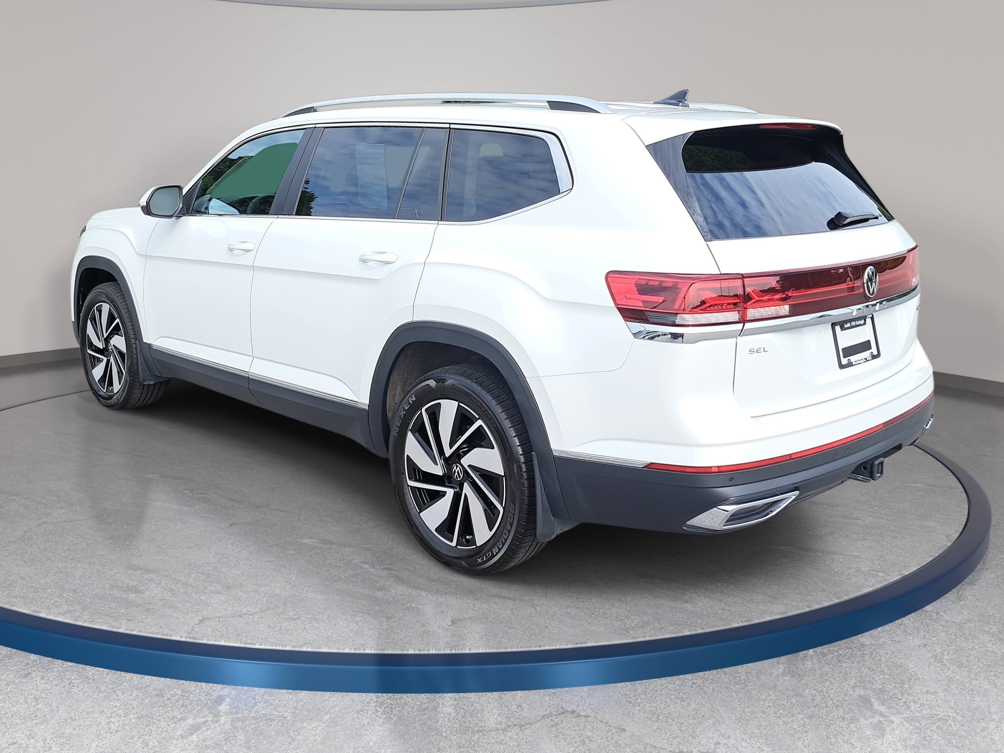 Used 2024 Volkswagen Atlas SEL AWD/4WD image 7